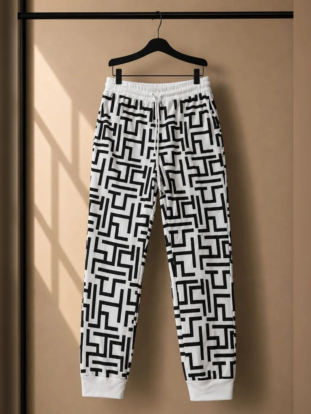 Pantalón Jogger Estampado Geométrico