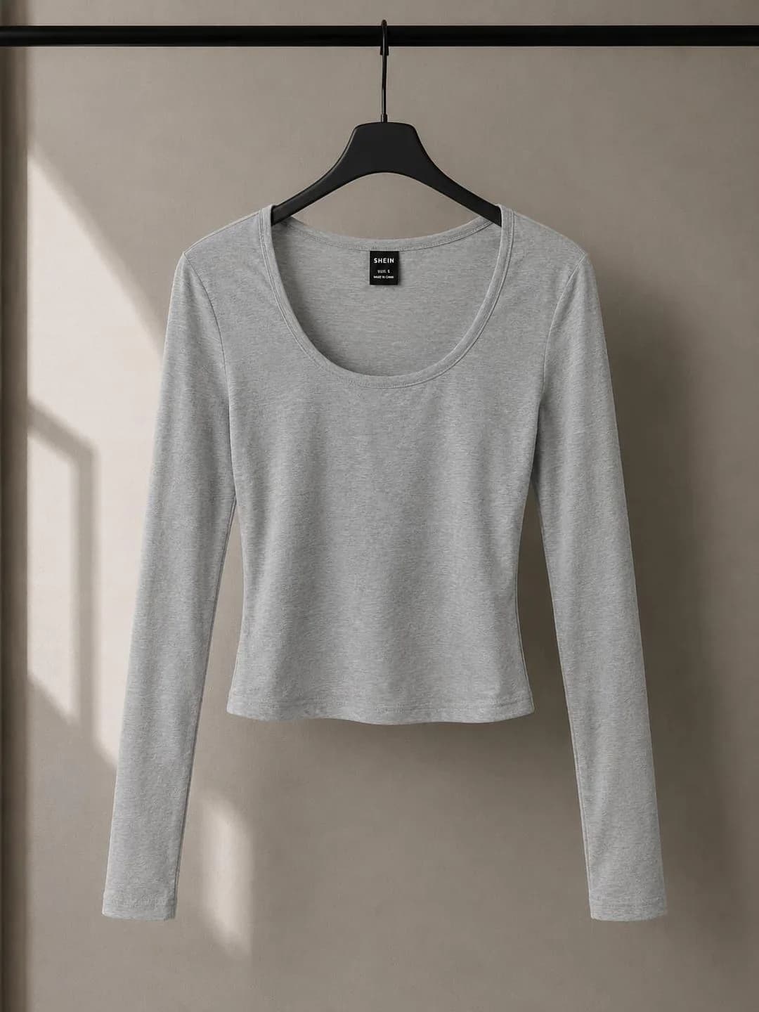 Polera Gris Cuello Amplio