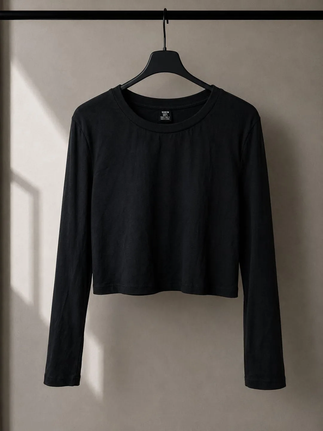 Polera Negra Manga Larga