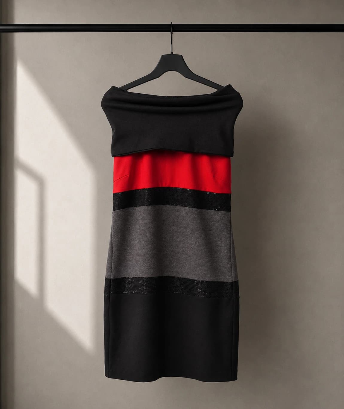 Vestido strapless tricolor