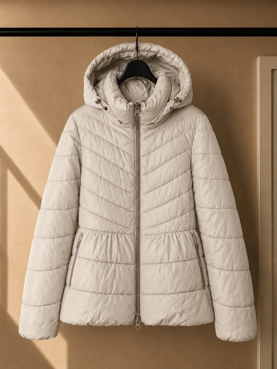 Chaqueta Acolchada Crudo con Capucha