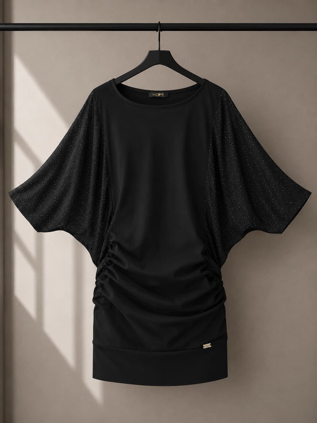 Vestido negro manga murciélago con brillo